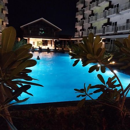 Stay And Fly At Amani Grand Resort Residences Lapu-Lapu City Esterno foto