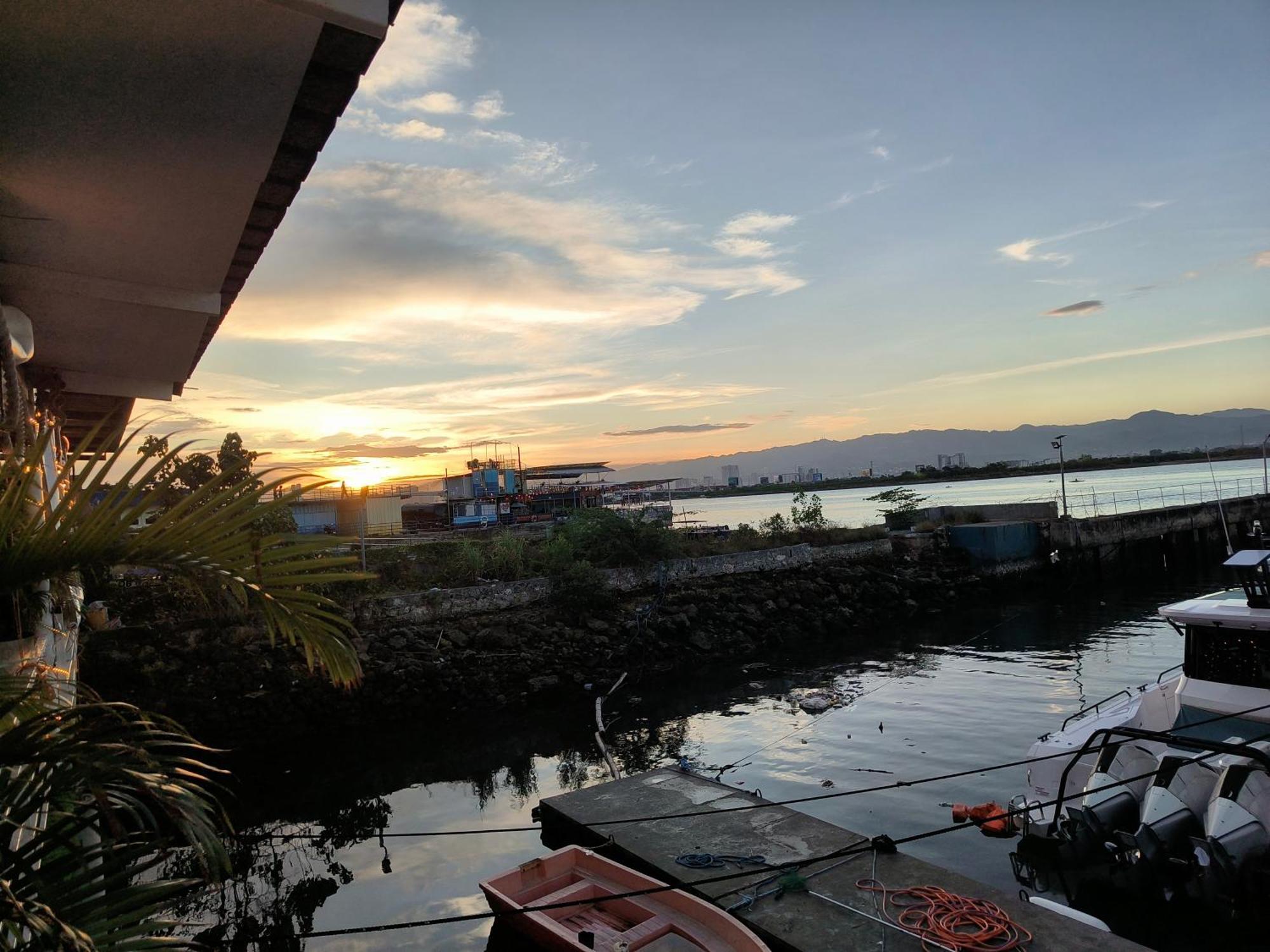 Stay And Fly At Amani Grand Resort Residences Lapu-Lapu City Esterno foto